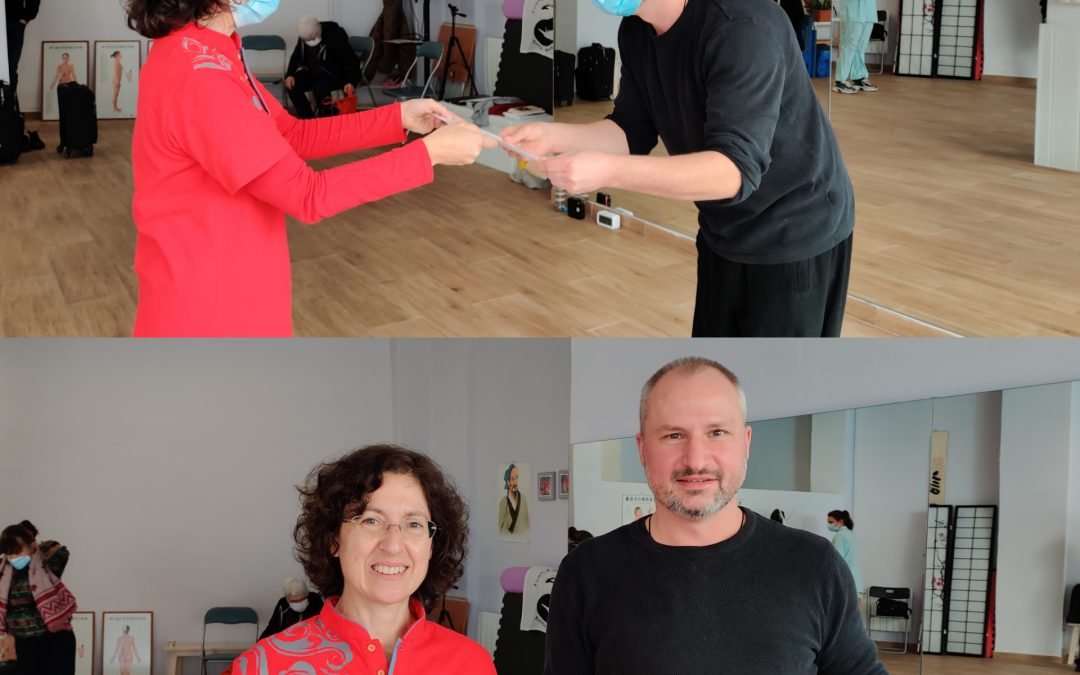 Noviembre 2021 – Titulación de Joel como instructor de Qi Gong por la CHQA (Chinese Health Qigong Association)